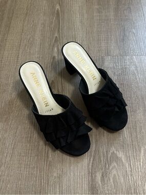 Anne Klein Iflex Leather Upper Suede Akcerise Ruffle Dress Sandal Size 7